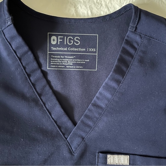 FIGS | Navy Catarina One-Pocket Scrub Top XXS - Picture 3 of 3